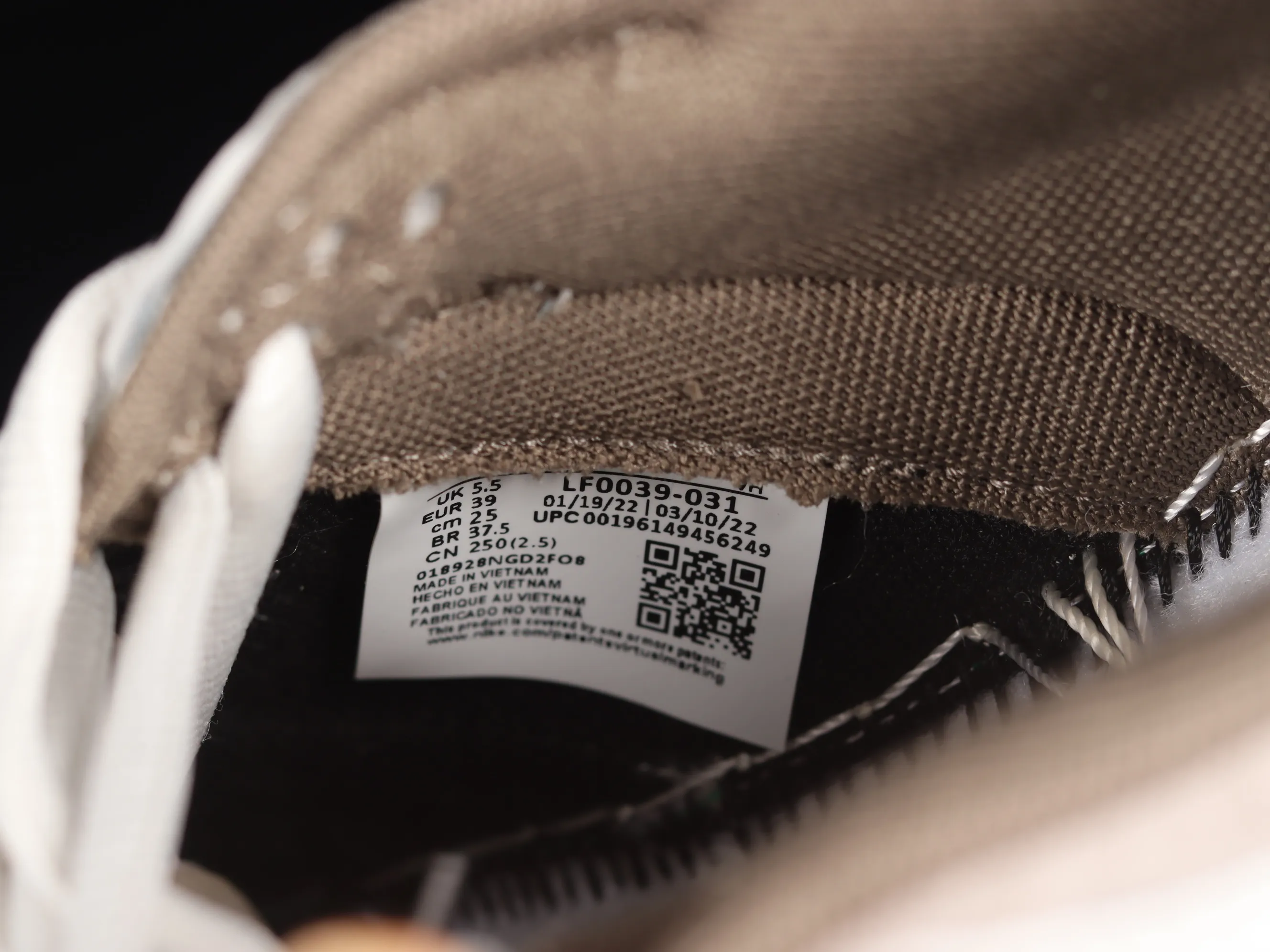 All Categories Nk SB Dunk Series Nk SB Dunk Low Low-top sneakers Otomo Katsuhiro x Nk SB Dunk Low "Steamboy OST" Otomo Katsuhiro co-branded SB low-top sports and leisure sneakers LF0039-031